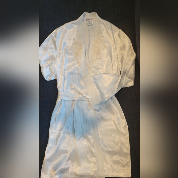 Cream/white Embroidered Robe - Picture 2 of 3
